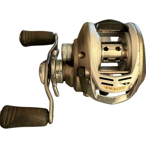 Daiwa Exceler 6.3 100HL Bait Casting Fishing Reel - Picture 1 of 5